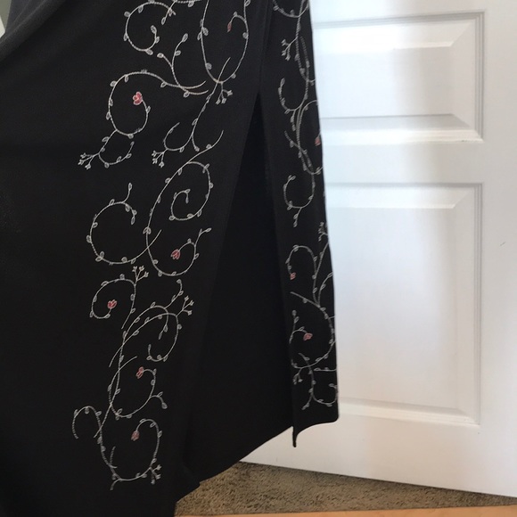 Embroiderd floor-length gown with built in bra - Picture 3 of 6